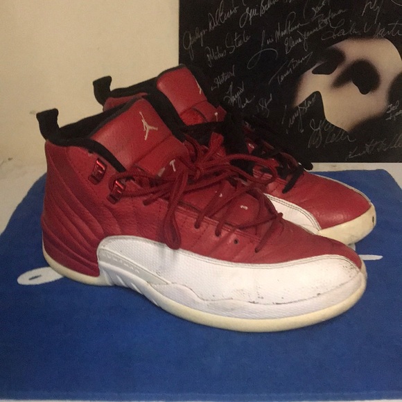 I’m selling the red and white twelves used but still life to them - Picture 1 of 4